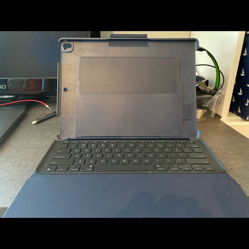 Logitech logi smart keyboard for iPad pro "12.9"